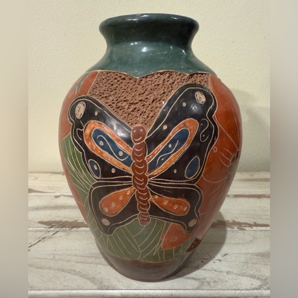 Central America Pottery Vase with Relief Carving of Parrot, Butterfly and Leaves - Picture 3 of 8